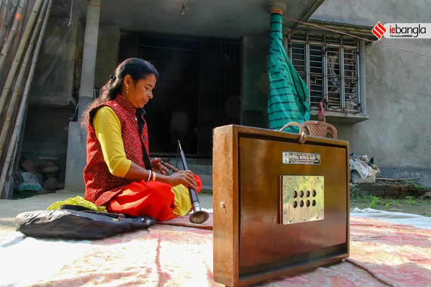 sanai vadak women, anjana nandy, anjana nandy from habra, sanai vadak anjana, shashi ghosh, sashi ghosh ie bangla original  
