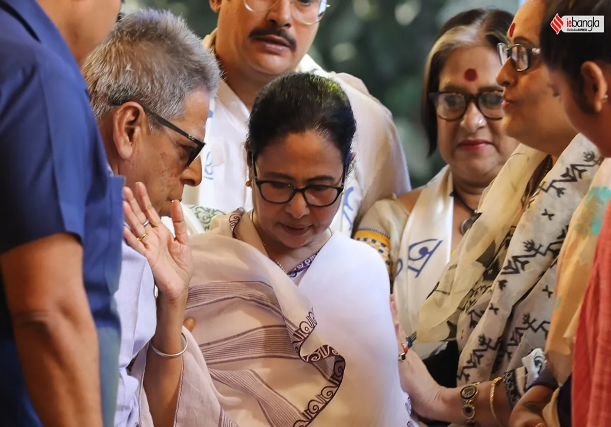 Mamata Banerjee, মমতা ব্যানার্জী, bengal cm Mamata Banerjee, বাংলার মুখ্যমন্ত্রী মমতা ব্যানার্জী, Mamata Banerjee special designed saree bhasha divas, মমতা ব্যানার্জী নিজের ডিজাইন শাড়ি ভাষা দিবস, Mamata Banerjee wore special saree designed by herself at the bhasha divas event, ভাষা দিবসের অনুষ্ঠানে নিজের ডিজাইন করা শাড়ি পরলেন মমতা ব্যানার্জী