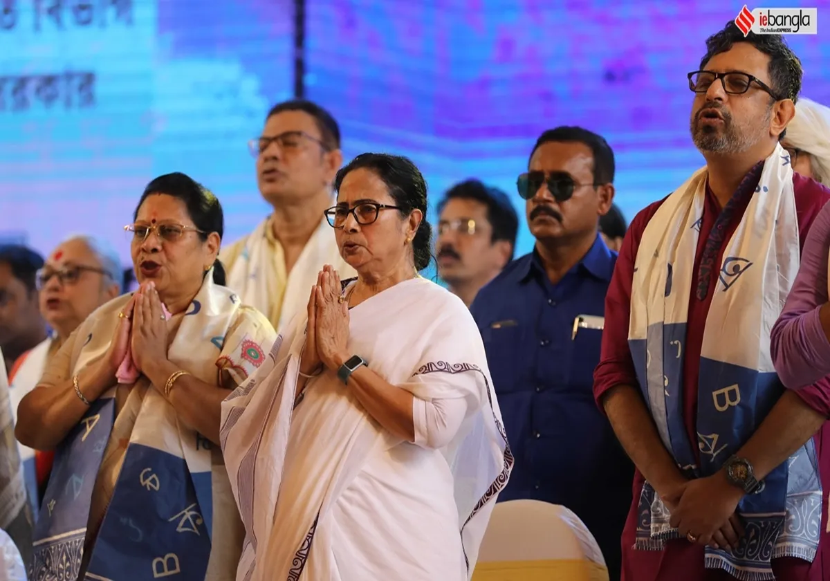Mamata Banerjee, মমতা ব্যানার্জী, bengal cm Mamata Banerjee, বাংলার মুখ্যমন্ত্রী মমতা ব্যানার্জী, Mamata Banerjee special designed saree bhasha divas, মমতা ব্যানার্জী নিজের ডিজাইন শাড়ি ভাষা দিবস, Mamata Banerjee wore special saree designed by herself at the bhasha divas event, ভাষা দিবসের অনুষ্ঠানে নিজের ডিজাইন করা শাড়ি পরলেন মমতা ব্যানার্জী