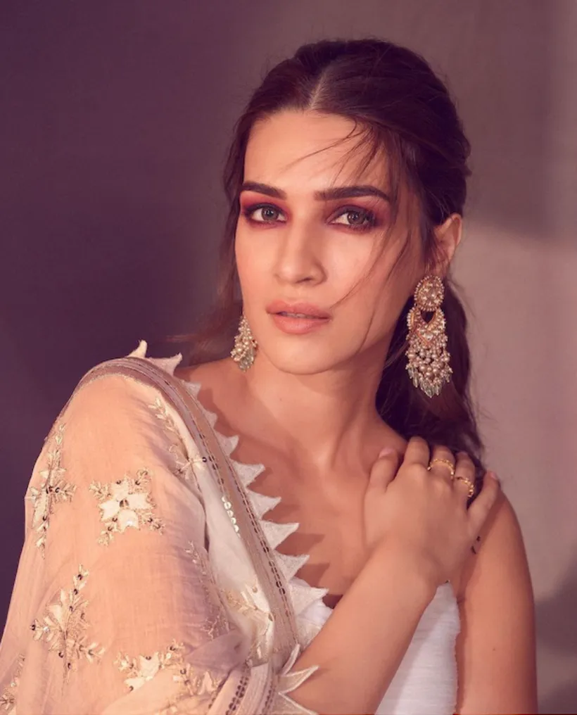 Kriti Sanon, beauty, makeup, glamour
