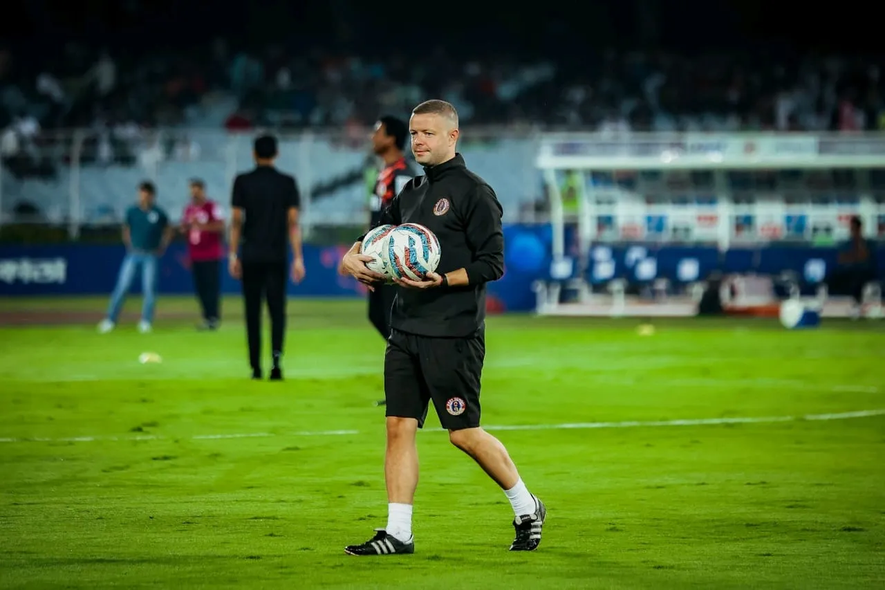 East Bengal, Carles Cuadrat, Emami East Bengal, Emami East Bengal coach, ইস্টবেঙ্গল কোচ, কার্লেস কুয়াদ্রাত, thorhallur Siggeirsson , থোরলাহুর সিগার্সন, স্টিফেন কনস্টানটাইন, stephen constantine, স্টিফেন কনস্টানটাইন