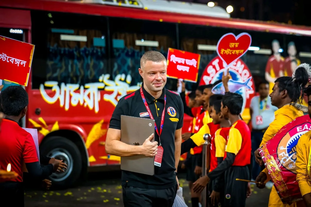 East Bengal, Carles Cuadrat, Emami East Bengal, Emami East Bengal coach, ইস্টবেঙ্গল কোচ, কার্লেস কুয়াদ্রাত, thorhallur Siggeirsson , থোরলাহুর সিগার্সন, স্টিফেন কনস্টানটাইন, stephen constantine, স্টিফেন কনস্টানটাইন