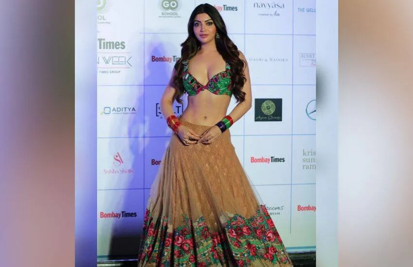 Akanksha Puri glamorous photos