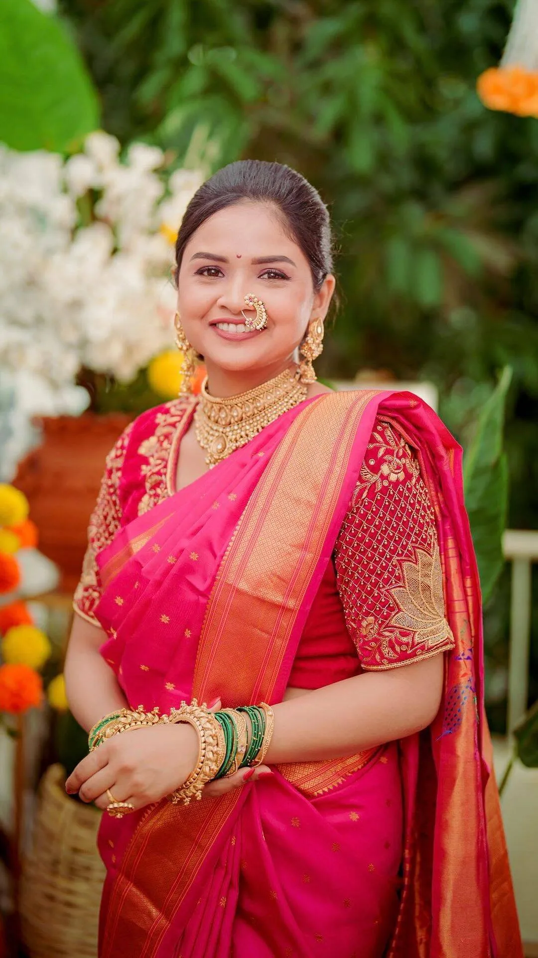 অপূর্ব গোর গোলাপি পৈঠানি শাড়ি