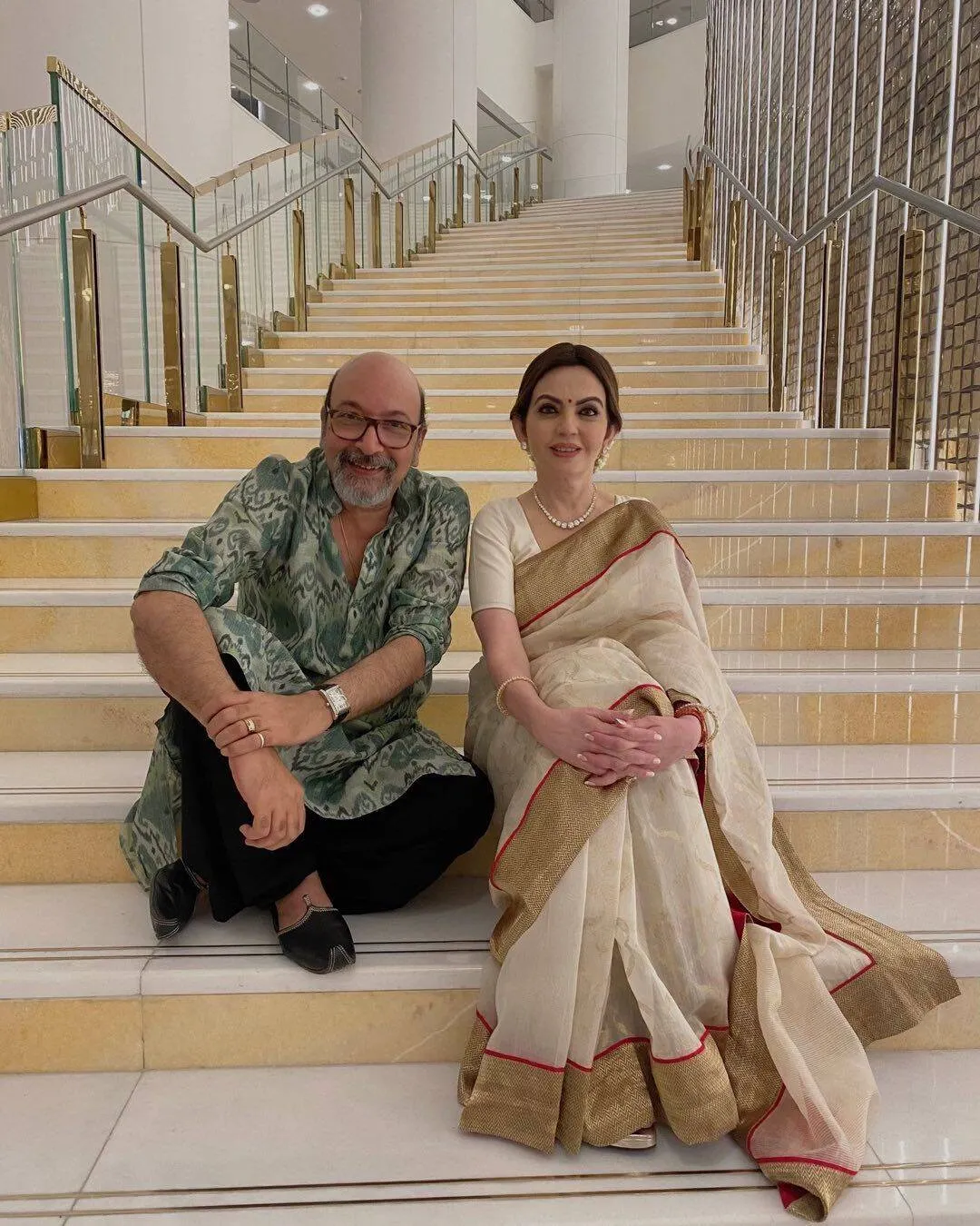 Nita Ambani makeup man 1