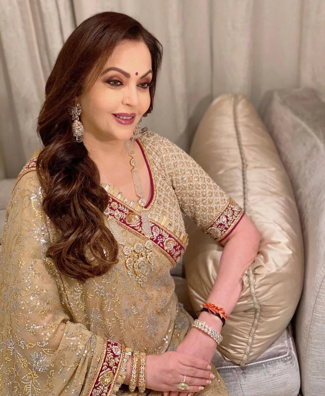 Nita Ambani makeup man 1