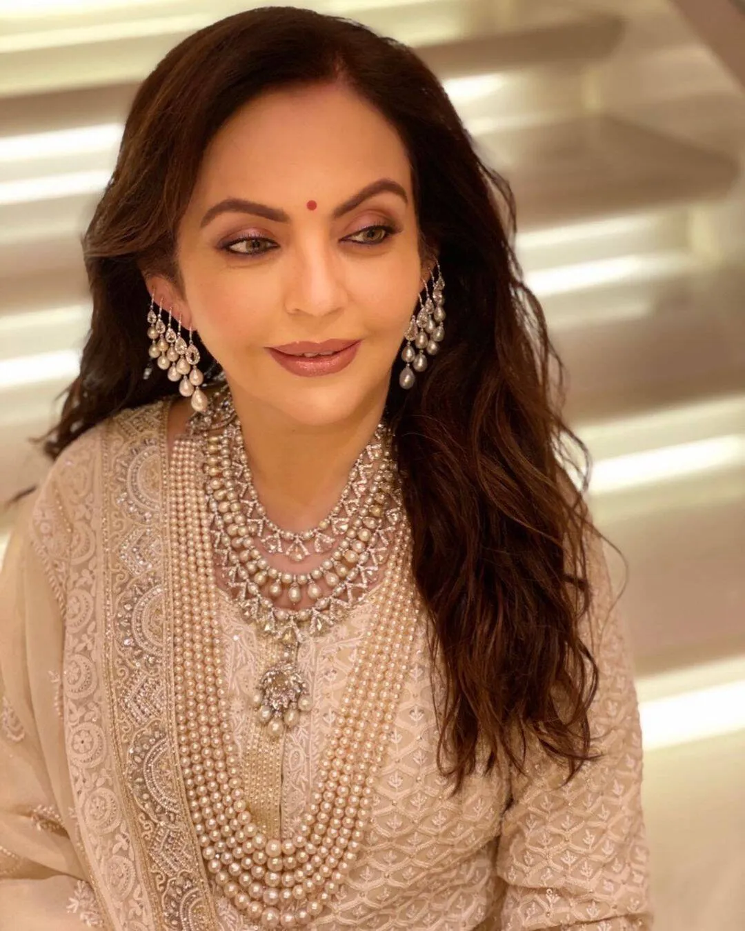Nita Ambani makeup man 1