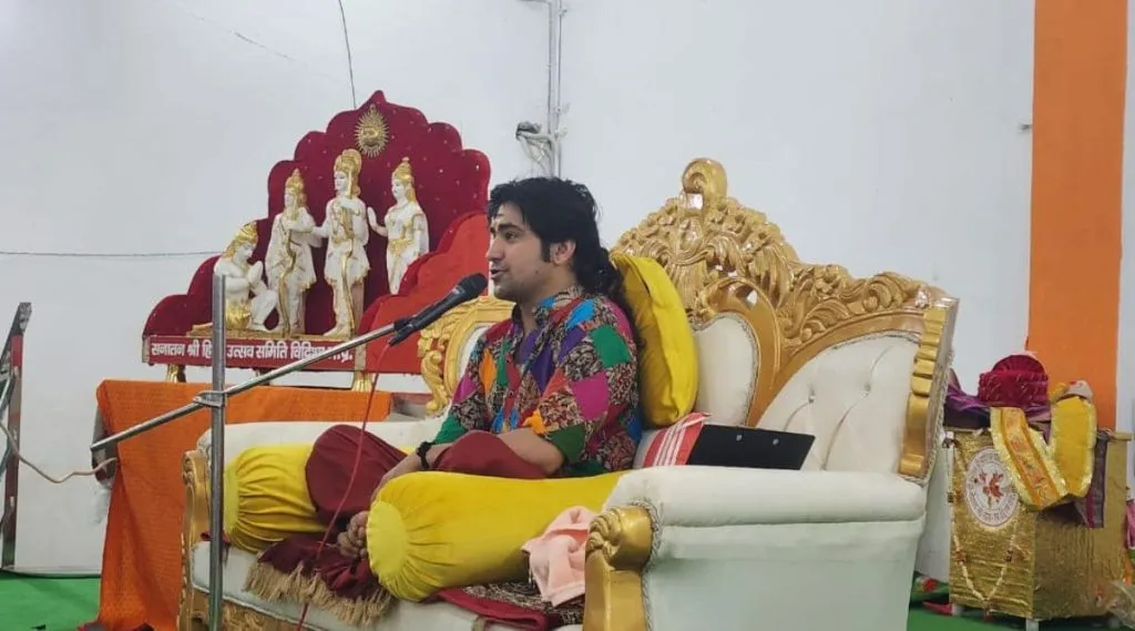 Bageshwar Dham baba Dhirendra Shastri profile: Bageshwar Dham Sarkar Dhirendra Shastri is on a tour of Gujarat from today. So let's see who is Dhirendra Shastri, who is in his family, how much is his education, etc