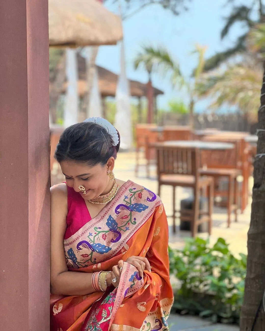 গৌতমী দেশপান্ডে কমলা পৈঠানি শাড়ি