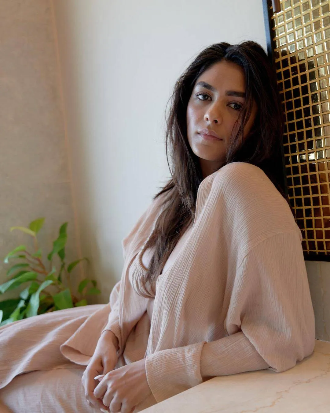 MrunalThakur3