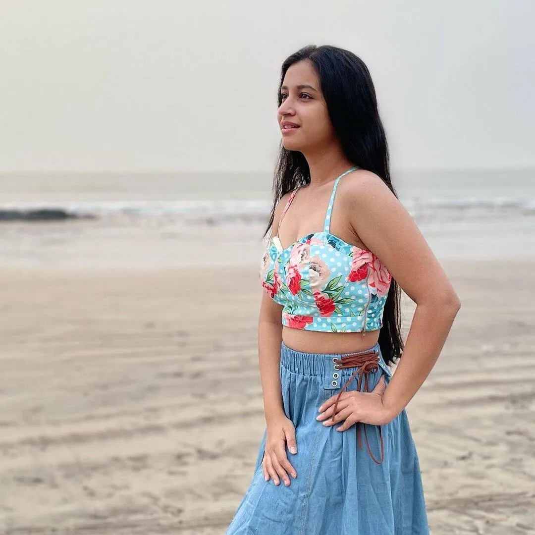 রিতিকা শ্রোত্রীর কিউট ফটোশুট