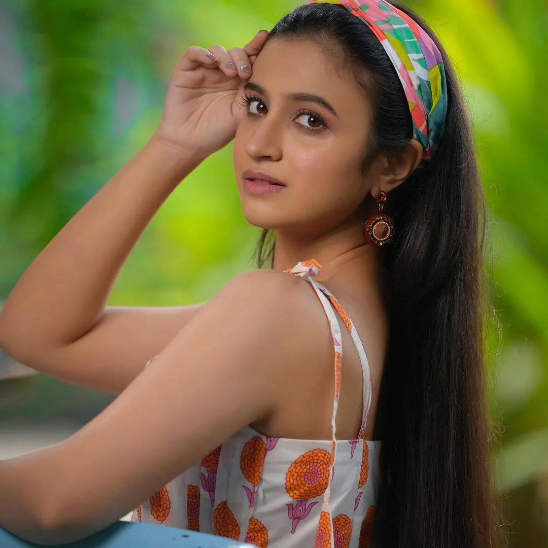 রিতিকা শ্রোত্রীর কিউট ফটোশুট