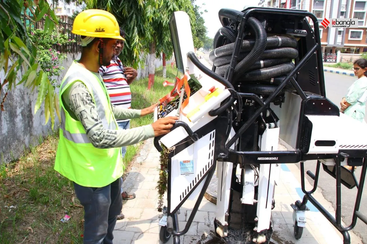 Manhole,Robot,NKDA,Drainage system,Bangla news,ম্যানহোল,রোবট,এনকেডিএ,নর্দমা,বাংলা খবর
