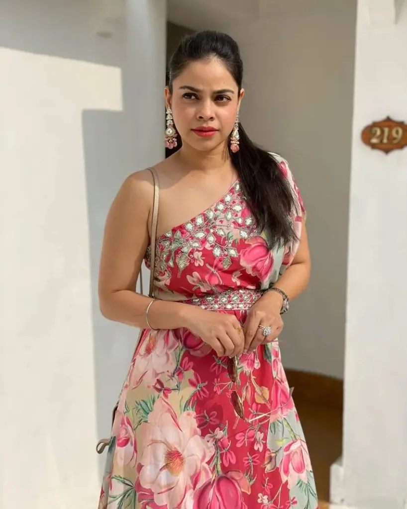 Sumona Chakravarti (Sumona Chakravarti Latest pic)