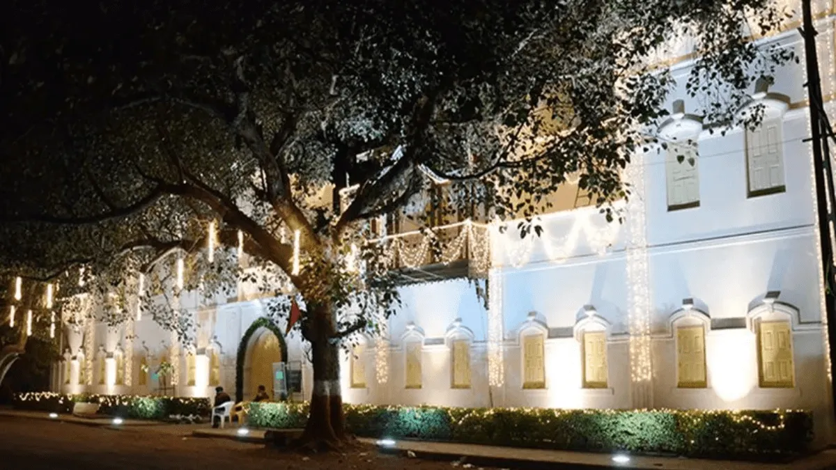 Mukesh Ambani House Open For Visit In Just Two Rupees For Late Father Dhirubhai Ambani Memorial House Watch Inside Ambani House Photos