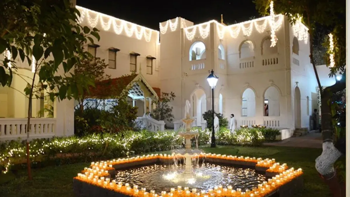 Mukesh Ambani House Open For Visit In Just Two Rupees For Late Father Dhirubhai Ambani Memorial House Watch Inside Ambani House Photos
