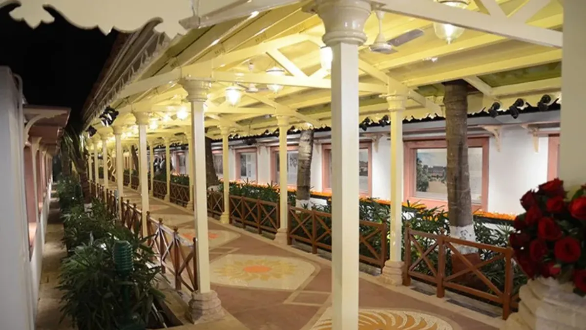 Mukesh Ambani House Open For Visit In Just Two Rupees For Late Father Dhirubhai Ambani Memorial House Watch Inside Ambani House Photos