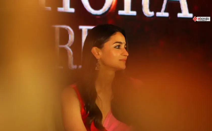 Rocky aur Rani karan and alia at Kolkata amid launch