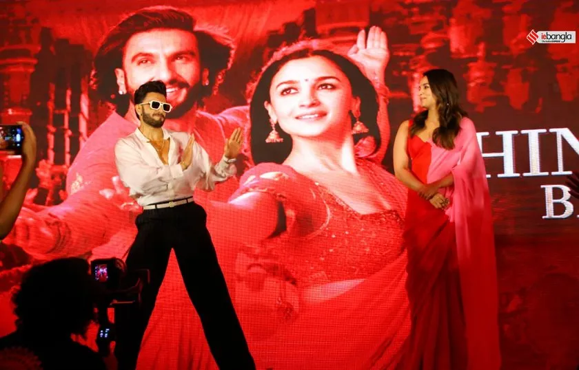 Rocky aur Rani karan and alia at Kolkata amid launch
