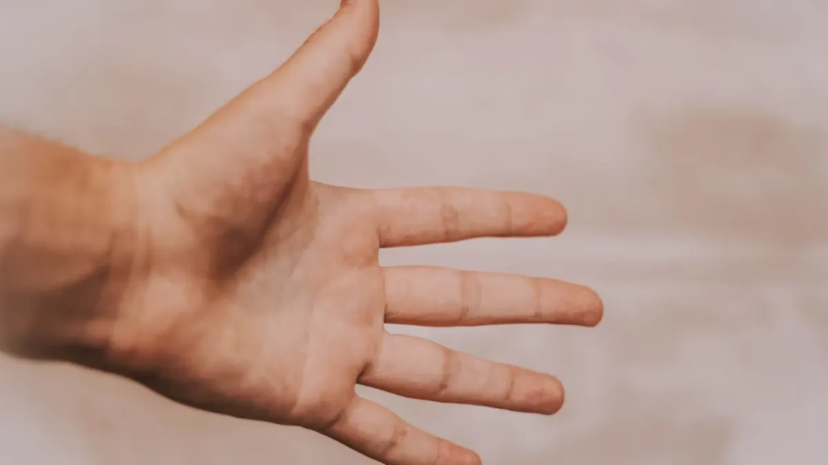 Samudrik Shastra Hand Fingers and Thumb Size Shape Shows Personality Who Will Get Fame Success And Money Astrology