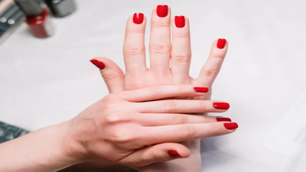 Samudrik Shastra Hand Fingers and Thumb Size Shape Shows Personality Who Will Get Fame Success And Money Astrology