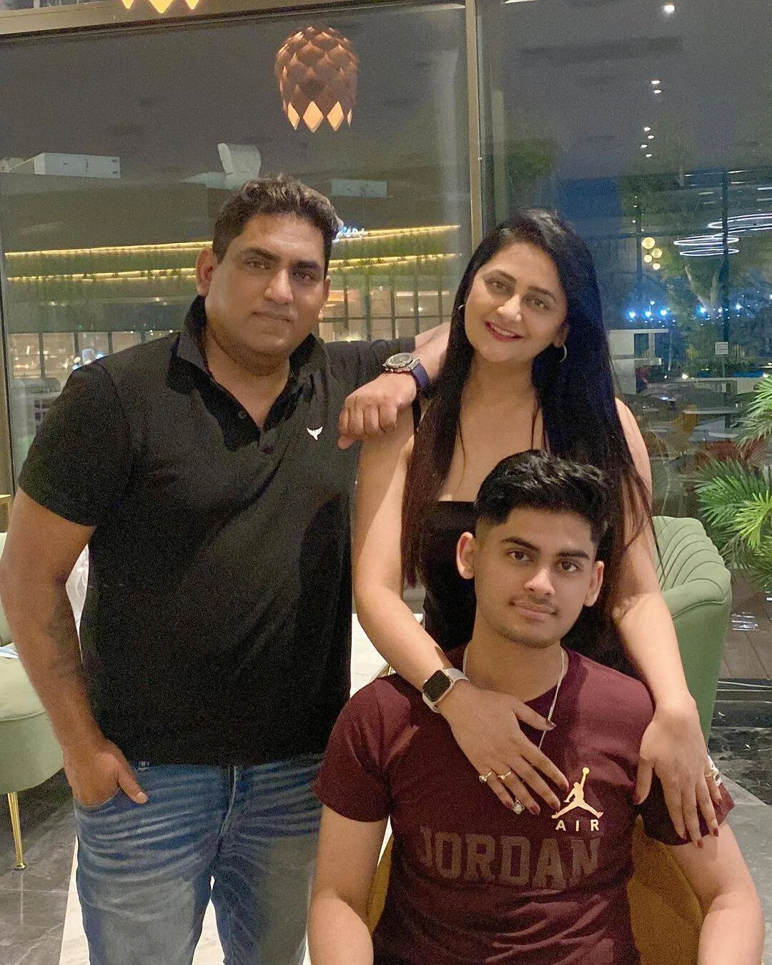 Prarthana Behere Sister Gayatri Vanshil Photos