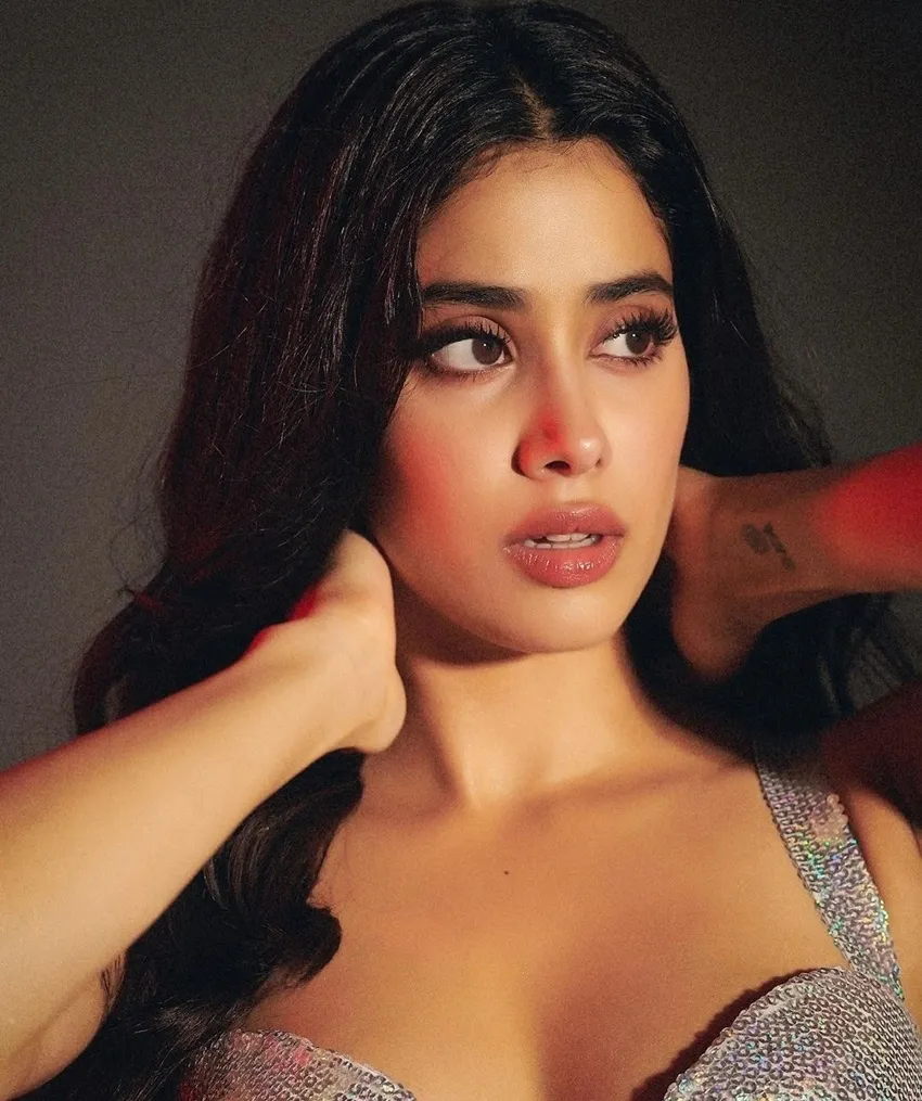 Janhvi Kapoor looks stunning in shimmery gown