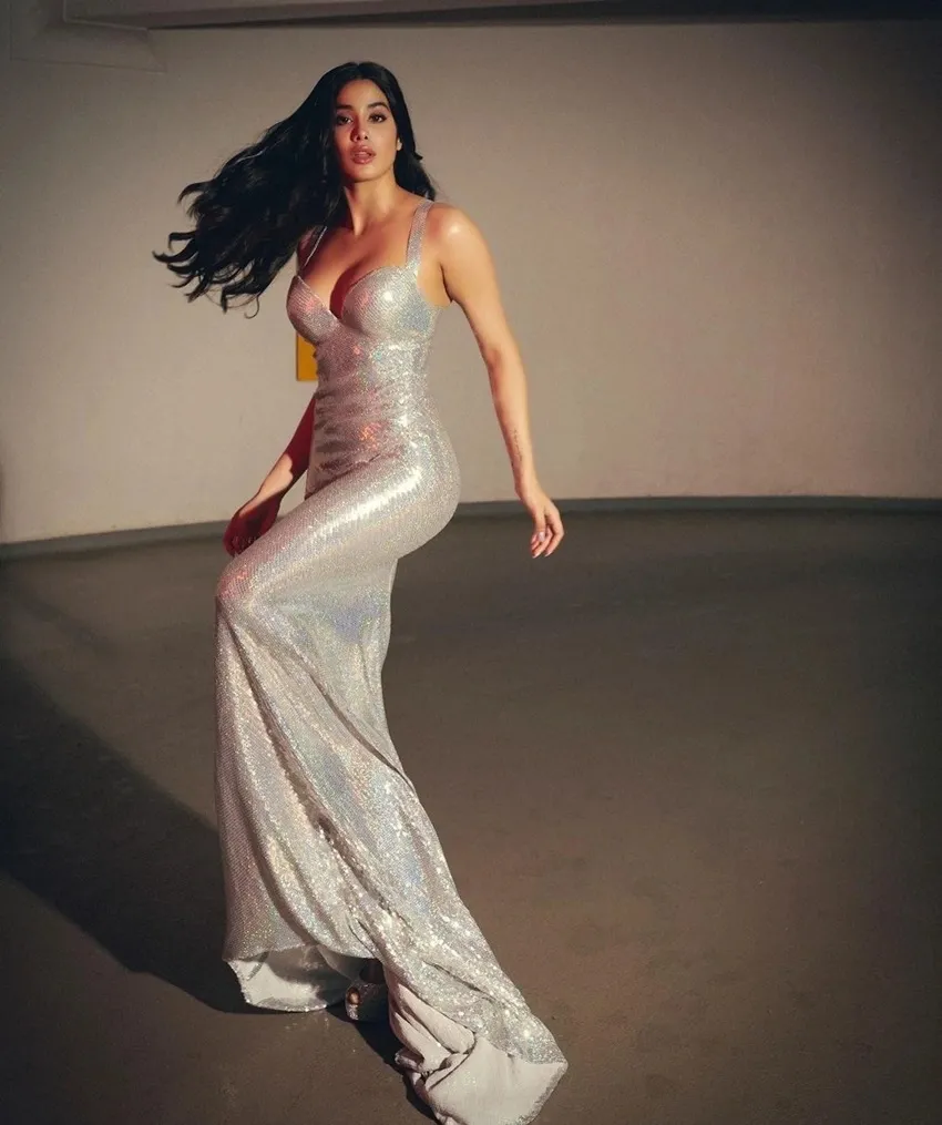 Janhvi Kapoor looks stunning in shimmery gown