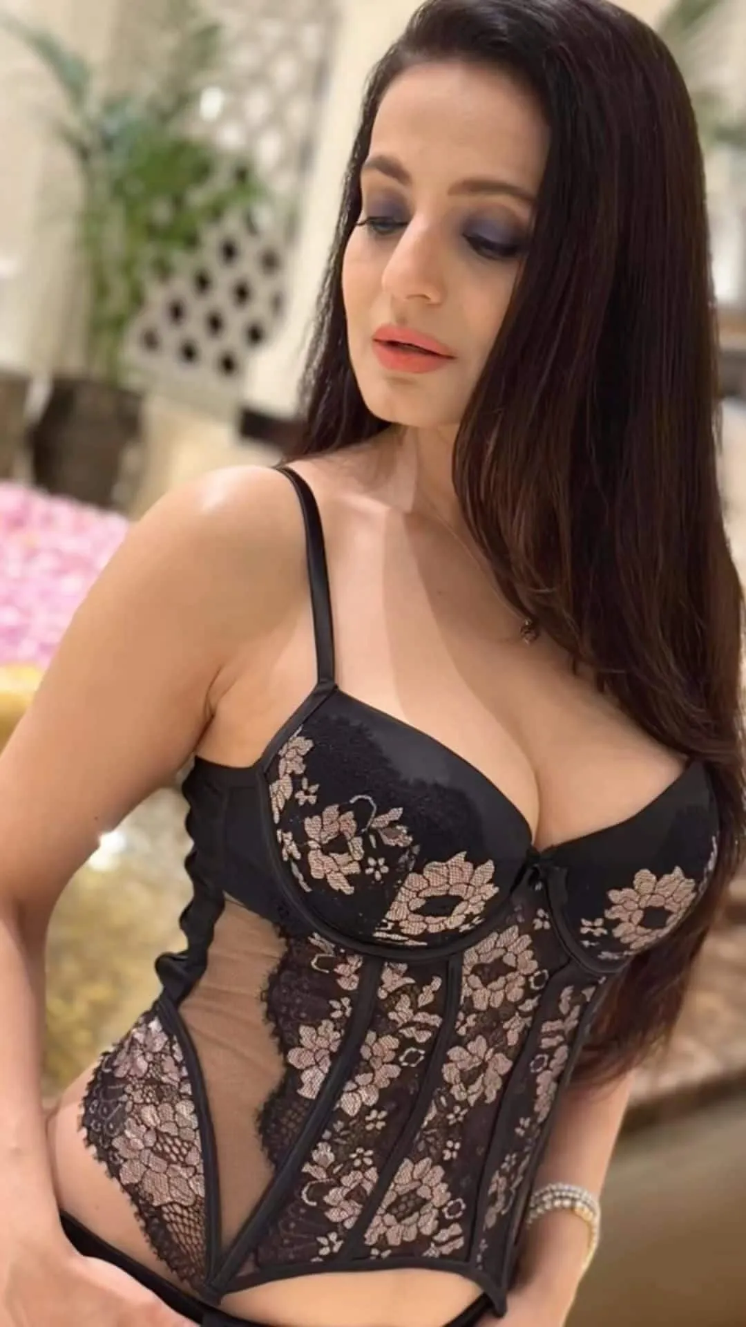 Gadar 2 Ameesha Patel Bold Photos