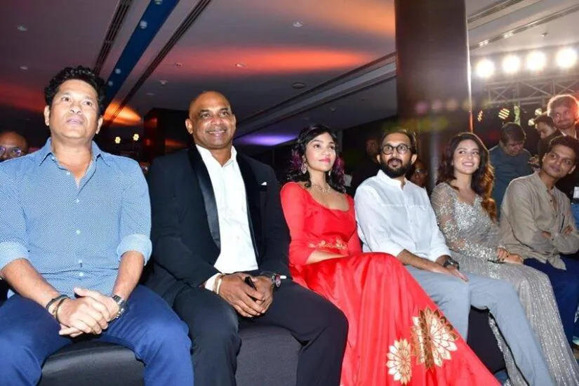 800 trailer launch
