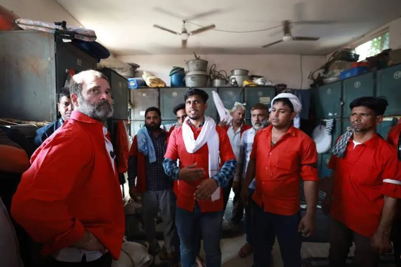 Rahul Gandhi with coolies