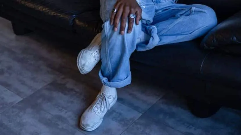how to clean white shoes
