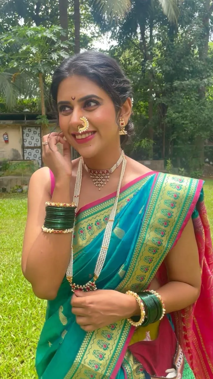 Madhura Deshpande Nauvari Saree Video