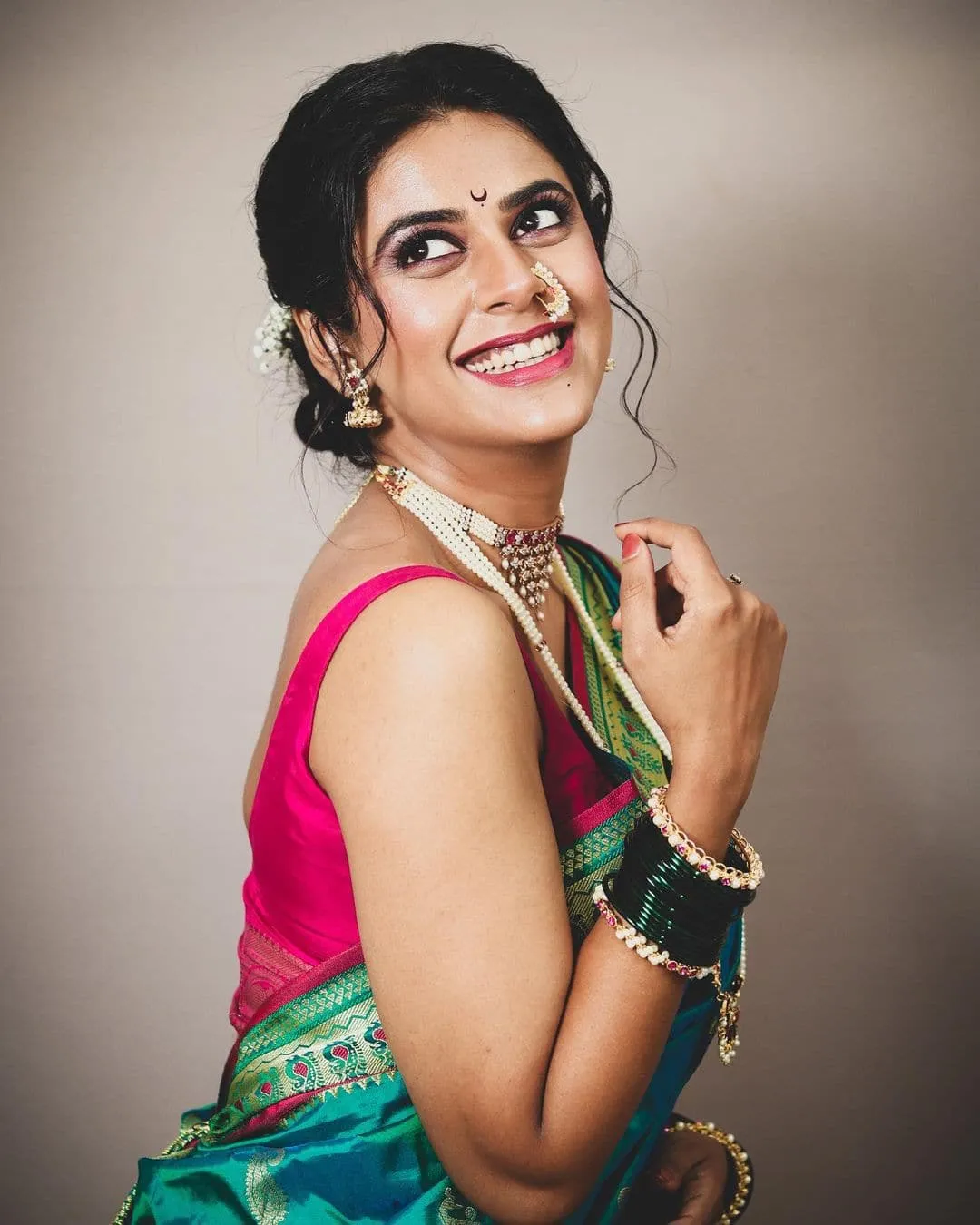 Madhura Deshpande Nauvari Saree Video
