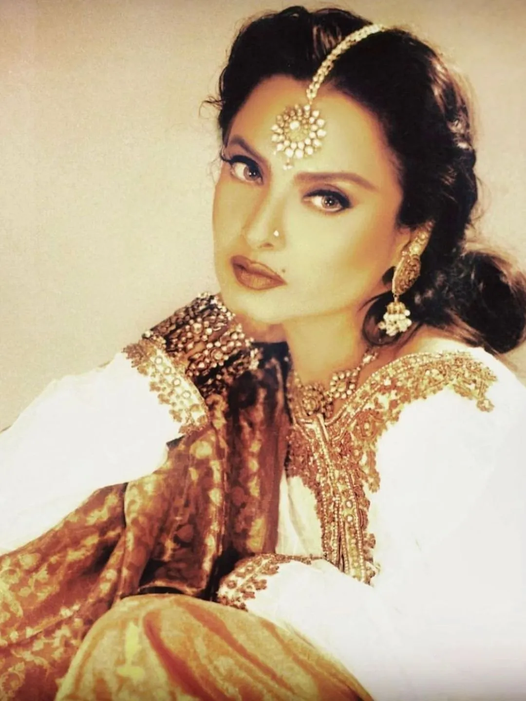 Рекха актриса. Рахи индийская актриса. Рекха актрисы индии. Бханурекха ганешан. Рекха индийская актриса.