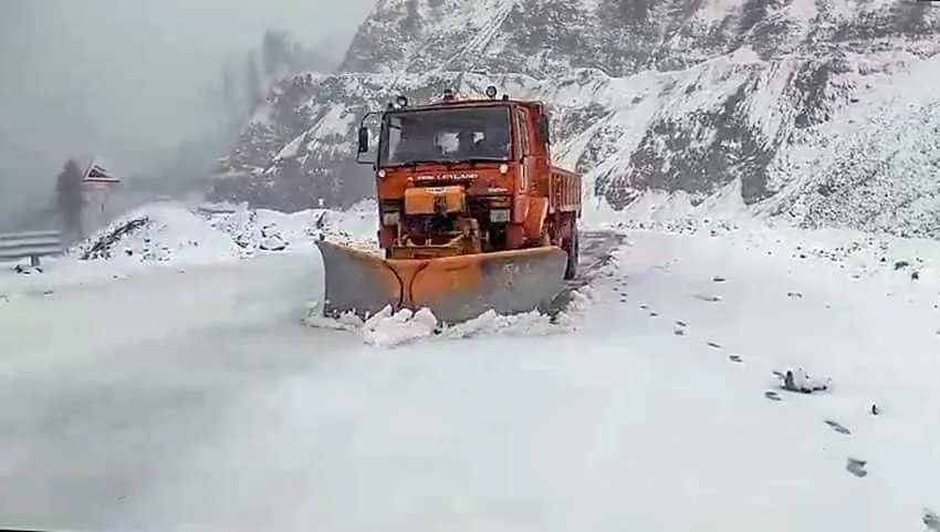 snowfall in kashmir