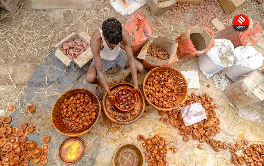 chaltaberia gram story on diwali diya making<br />
