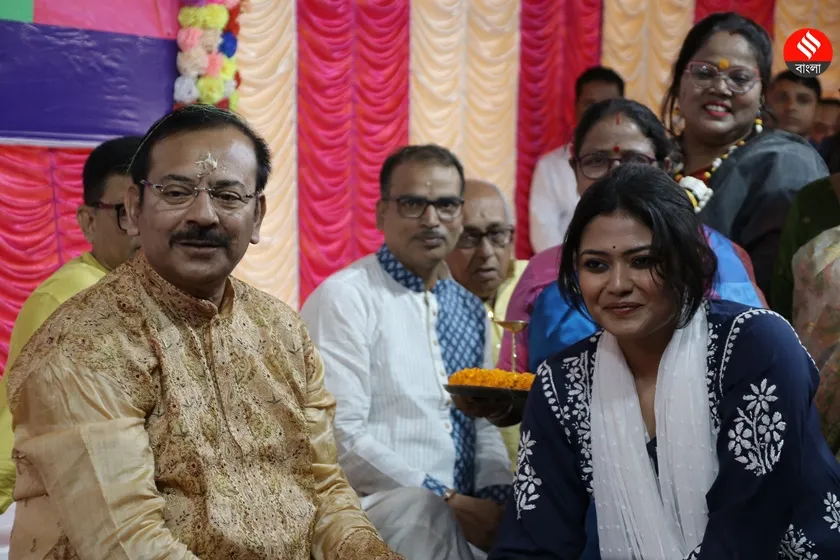 অন্যদিকে, সায়নী ঘোষ।বললেন, আজকে খাওয়াদাওয়া হবে।তবে দিদাদের খাওয়াদাওয়া আজকে গুরুত্বপূর্ণ। ওরা খেলেই আমাদের পেট-ভর্তি।এক্সপ্রেস ফটো-শশী ঘোষ
