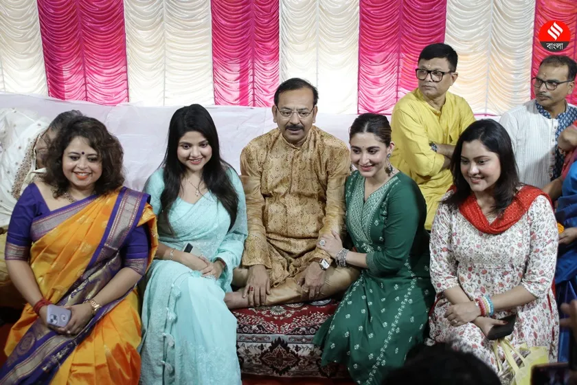 নায়িকাদের মধ্যে উপস্থিত ছিলেন নুসরত জাহান, সায়নী ঘোষ, সৌমিতৃষা, রনিতা, ঐন্দ্রিলা।এক্সপ্রেস ফটো-শশী ঘোষ

