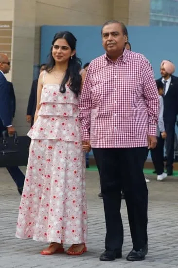 Isha Ambani outfit