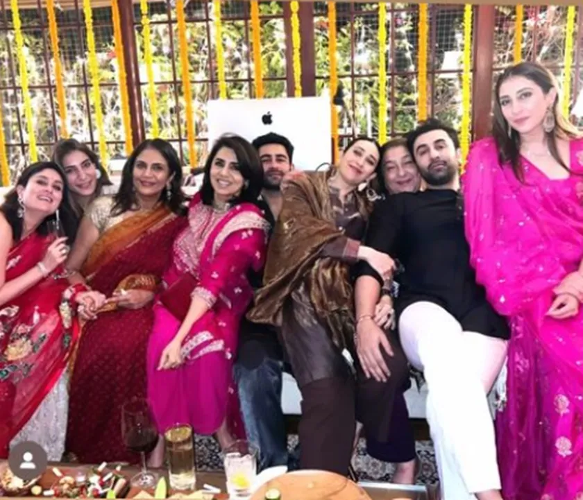 kareena kapoor, saif ali khan, alia bhatt, kareena saif diwali, sara ali khan, kareena with family,  trending news, trending news today, trending news update, viral story, tollywood news, entertainment news, latest entertainment news, বিনোদন, আজকের বিনোদনের খবর, ie entertainment news, entertainment update, Indian express entertainment news, আজকের বাংলা খবর, bangla news today, today bengali news<br />

