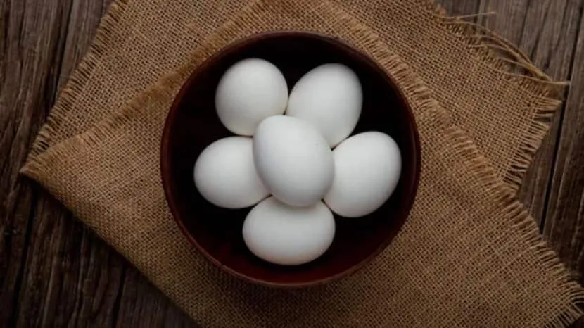 how many eggs should we eat in a week