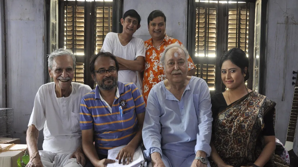  soumitra chatterjee manu mukherjee starrer last movie will release soon<br />
