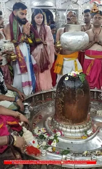 Virat Kohli and Anushka Sharma visited the Mahakaleshwar Jyotirlinga Temple in Ujjain.