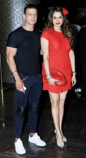 isha koppikar husband
