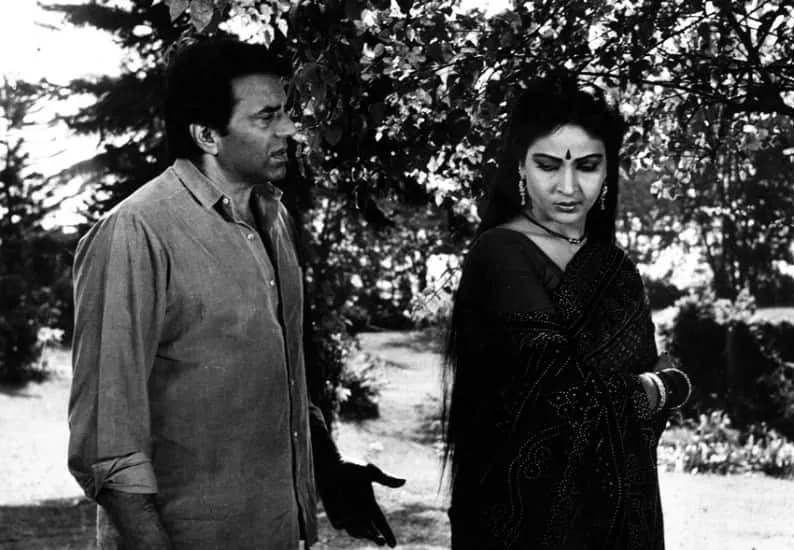 rati agnihotri family