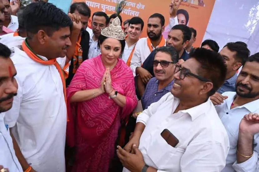 Divya kumari campaign door step