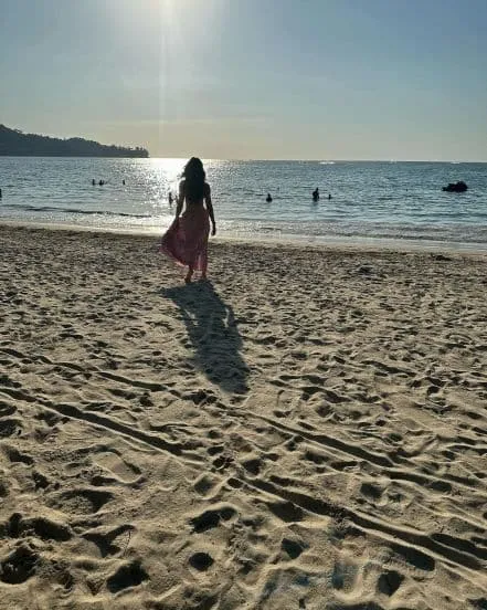 mouni-roy-disha-patani-thailand-tour-vacation
