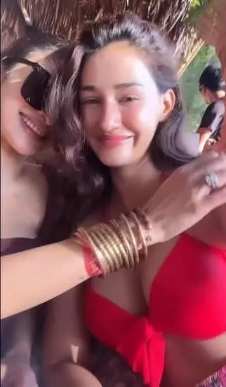 mouni-roy-disha-patani-thailand-tour-vacation