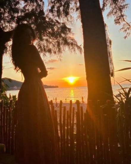 mouni-roy-disha-patani-thailand-tour-vacation